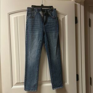 Risen- mid rise medium wash skinny